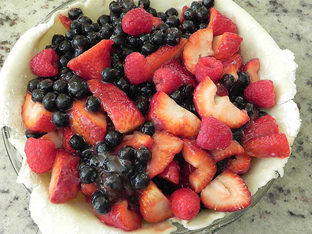 [DSCN8299.jpg&description=Pomegranate-Mixed Berry Pie')]
