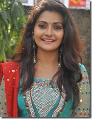 Actress Nandagi at Netru Indru Movie Audio Launch Photos