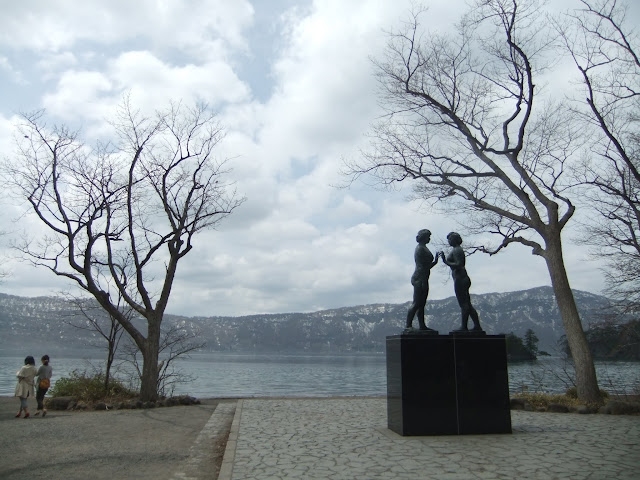 十和田湖畔 乙女の像