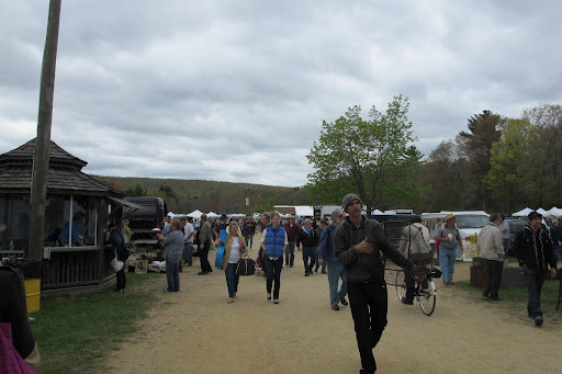 Here come the crowds.