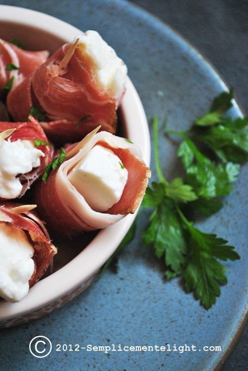 Fagottini di speck e mozzarella Fagottini di speck e mozzarella