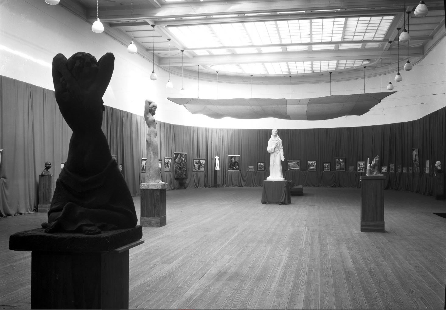 [1933-Expo-de-pintura-e-escultura1.jpg]