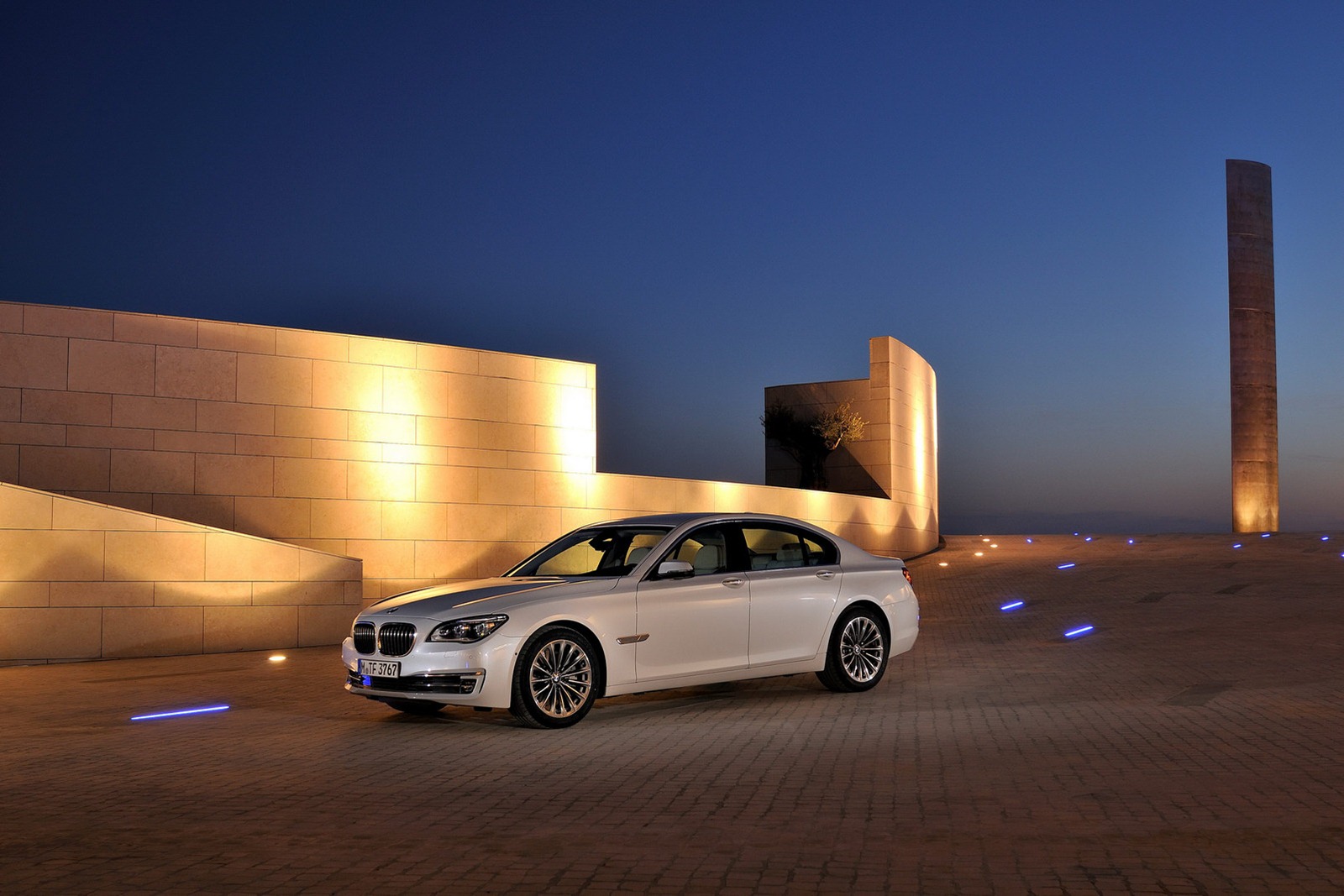 [2013-BMW-7-Series-137%255B2%255D.jpg]