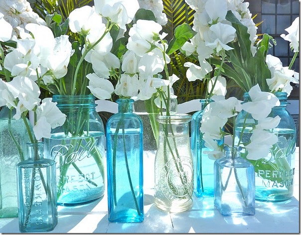 blue vases white flowers