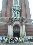 Amnesty International - Start der 15. Radtour f.d. Menschenrechte
vor dem Michel in der Hamburger
Innenstadt.