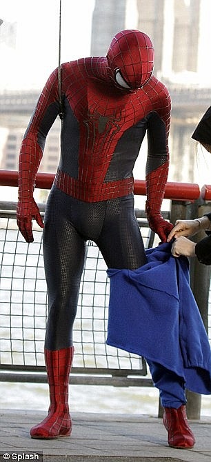 The Amazing Spider-Man 2 Set Photos Reveal a Huge Gwen Stacy Spoiler 07