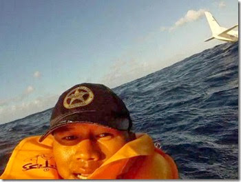 a98889_extreme-selfie_9-airplane a98889_extreme-selfie_9-airplane