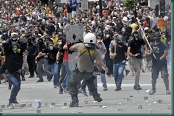 Protestors-clash-with-rio-021