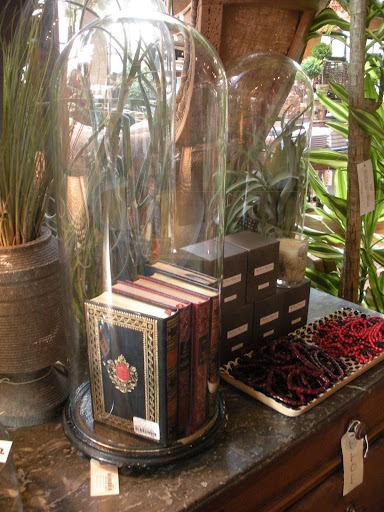 Don't these display capsules remind you of my skull centerpiece? I love how tall they are!