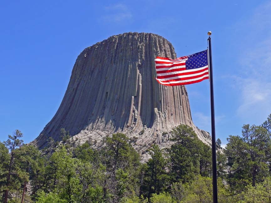 [Devil%2527s%2520Tower%2520w%2520flag%255B7%255D.jpg]