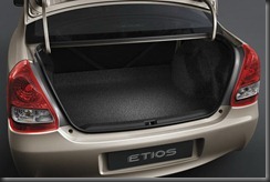 toyota-etios-2011-dicky