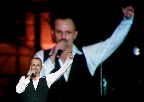 Participación del cantante Miguel Bosé en el concierto "Un canto de esperanza por Haití" en Santo Domingo (R. Dominicana)