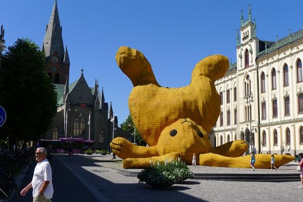 [Florentijn%2520Hofman%2520%2528Stor%2520Gul%2520Kanin%2529%25203%255B3%255D.jpg]