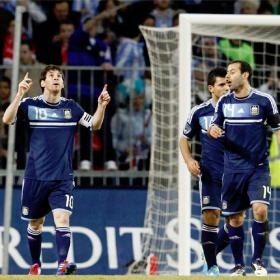 [Messi_consigue_primer_hat-trick_Argentina%255B2%255D.jpg]