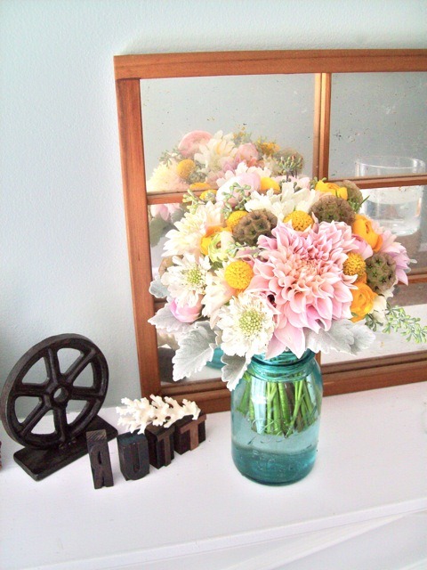 [101_0225-sweet-pea-floral-design4.jpg]