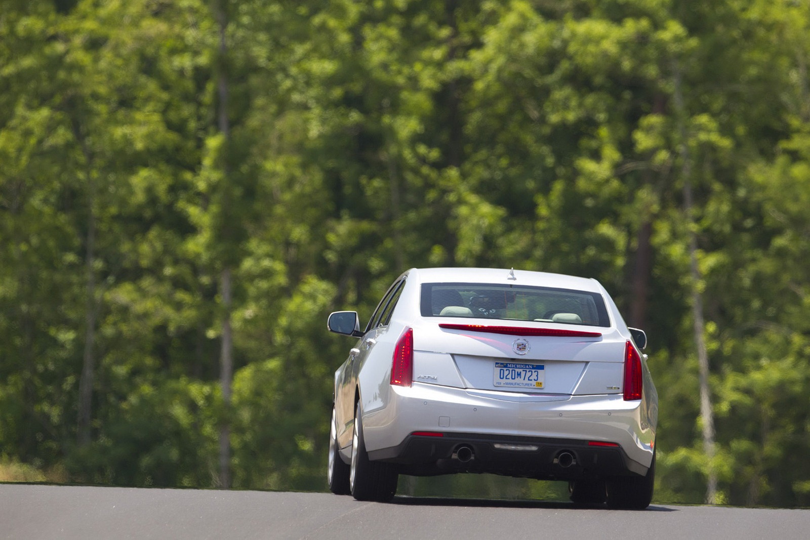 [2013-Cadillac-ATS-41%255B5%255D.jpg]