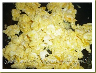 Uova strapazzate con pane ai quattro cereali e cipolline all'aceto balsamico di Modena (3)