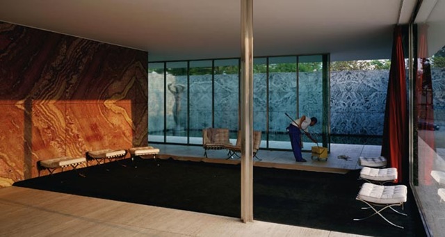 [jeff_wall_SA_bildergalerie_Morning_Cleaning_1999%255B2%255D.jpg]