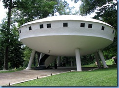 8944 Signal Mountain, Tennessee - Flying Saucer House