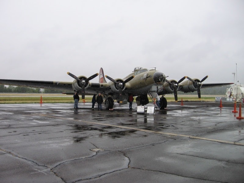 [IMG_6766-B-17-Bomber-in-Aurora-Orego.jpg]