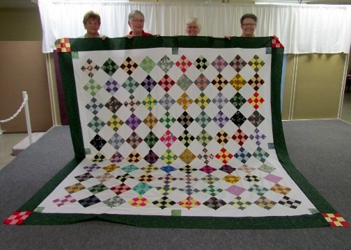 [1203224%2520Mar%252014%2520Raffle%2520Quilt%2520First%2520Completed%2520Picture%255B4%255D.jpg]