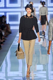 Christian-dior-SPRING-2012-RTW-podium-012_runway
