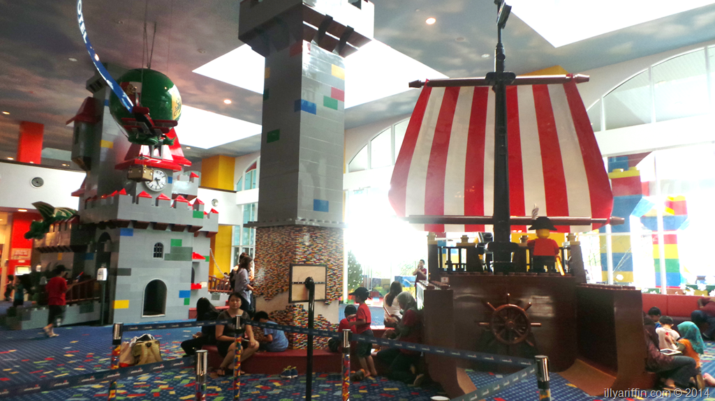 [legoland%2520hotel%2520reception%255B6%255D.png]