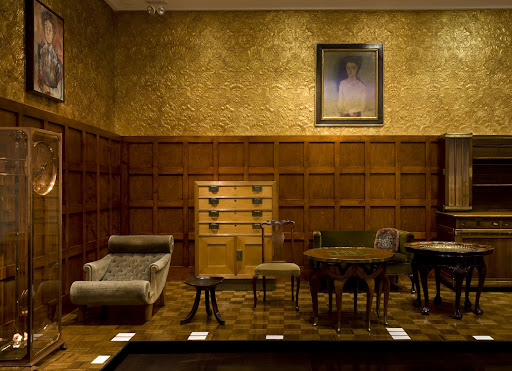 This was my favorite gallery. I love seeing furniture from this era.