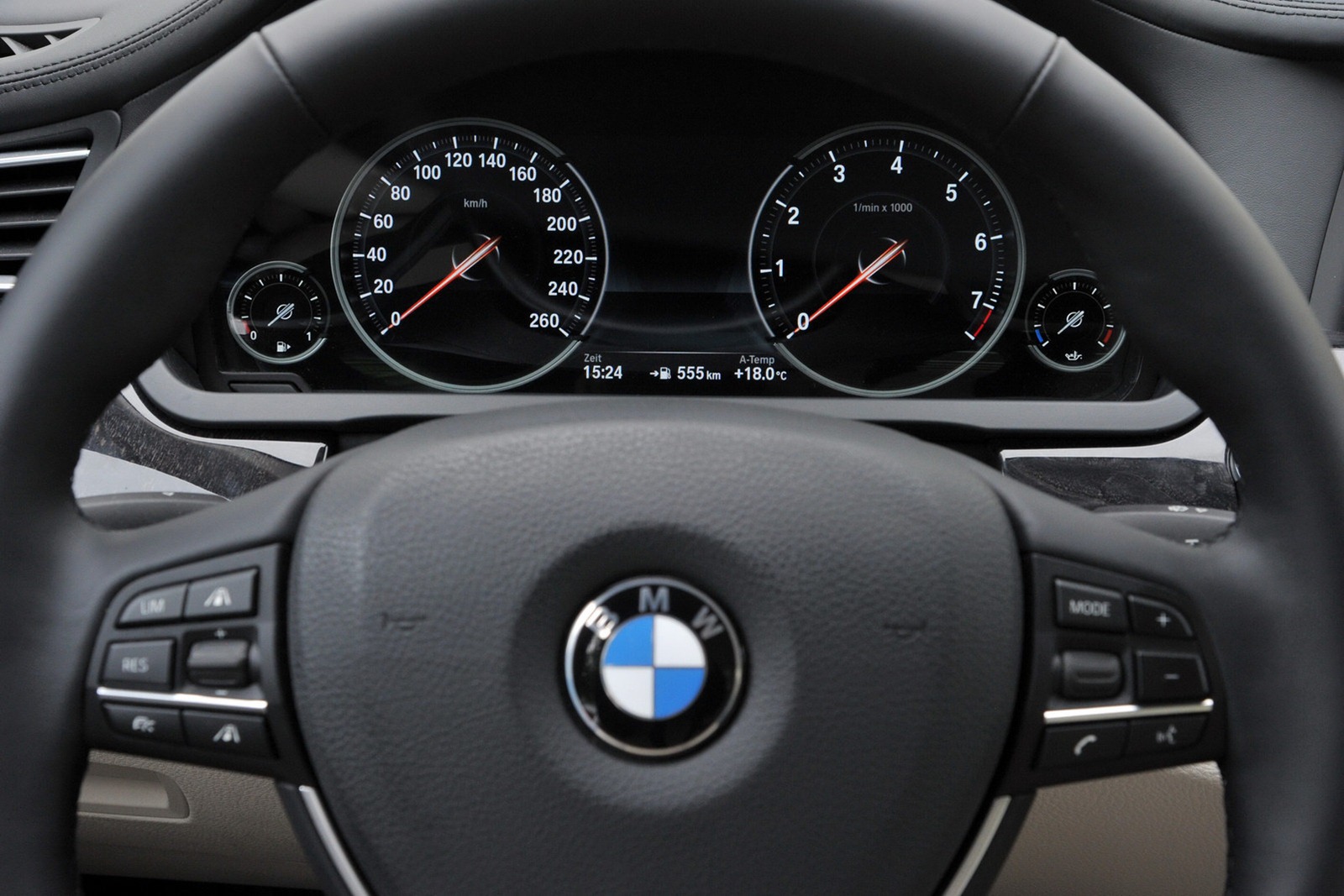 [2013-BMW-7-Series-36%255B5%255D.jpg]