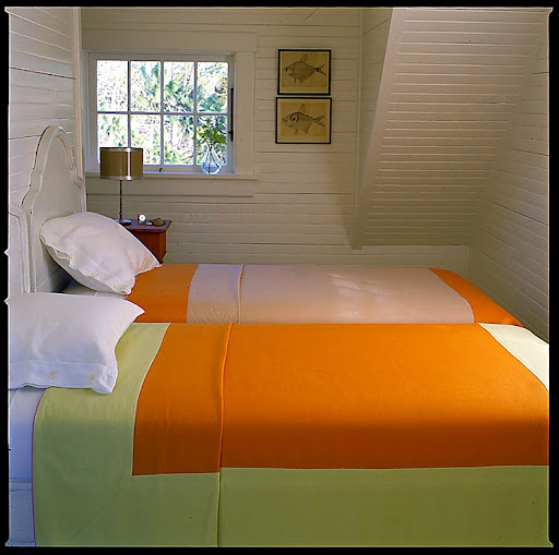 Color-blocked linen covers add punch to this simple bedroom.