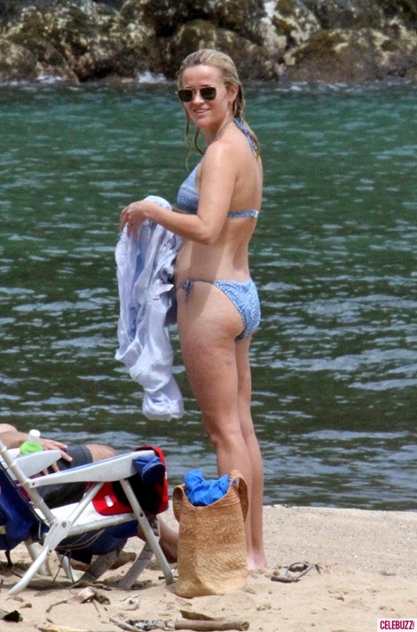 Reese-Witherspoon-Bikinis-in-Hawaii8-682x1024