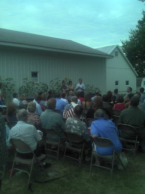 Santorum speaks to a crowd in Pleasantville