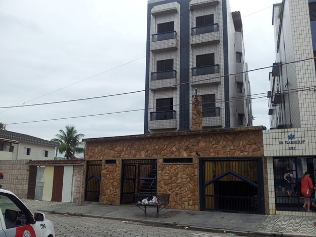 [predio%2520Praia%2520Grande%255B3%255D.jpg]