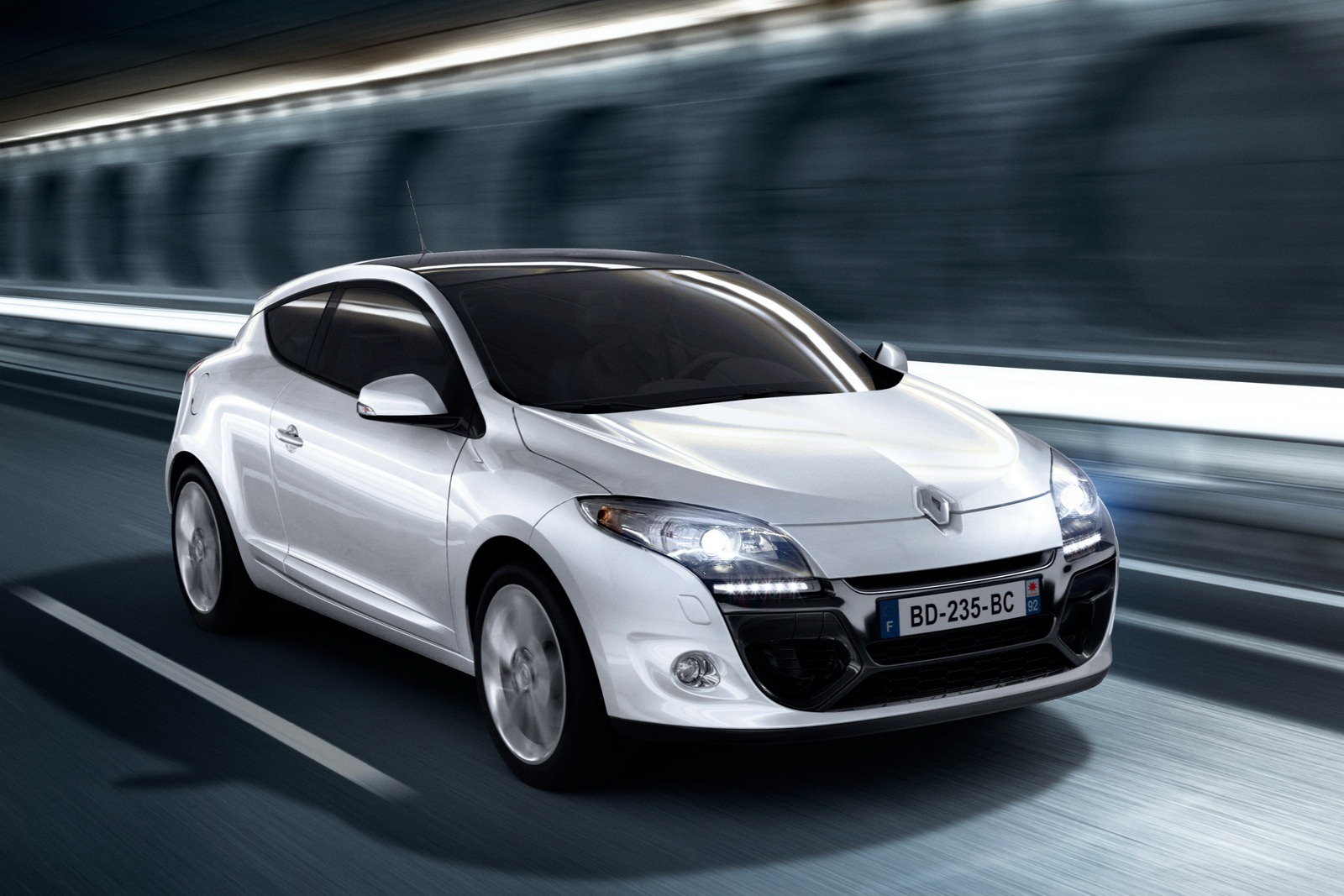 Renault-Megane-13[3].jpg