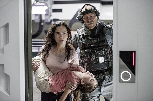 Elysium Photos Reveal Alice Braga and Wagner Moura 02