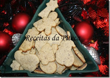 Bolachas de Natal de avelã-perto Bolachas de Natal de avelã-perto