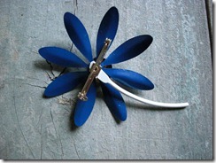 blue daisy enamel brooch