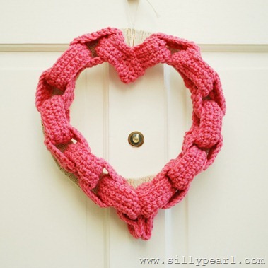 Crocheted Paper Chain Heart Wreath by The Silly Pearl
