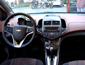 2012-Chevrolet-Sonic-dashboard