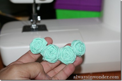 how_to_make_rose_necklace_with_fabric (9)