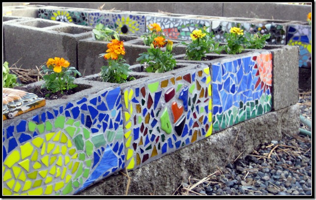 garden bed mosaic on cement blocks4 - Copy