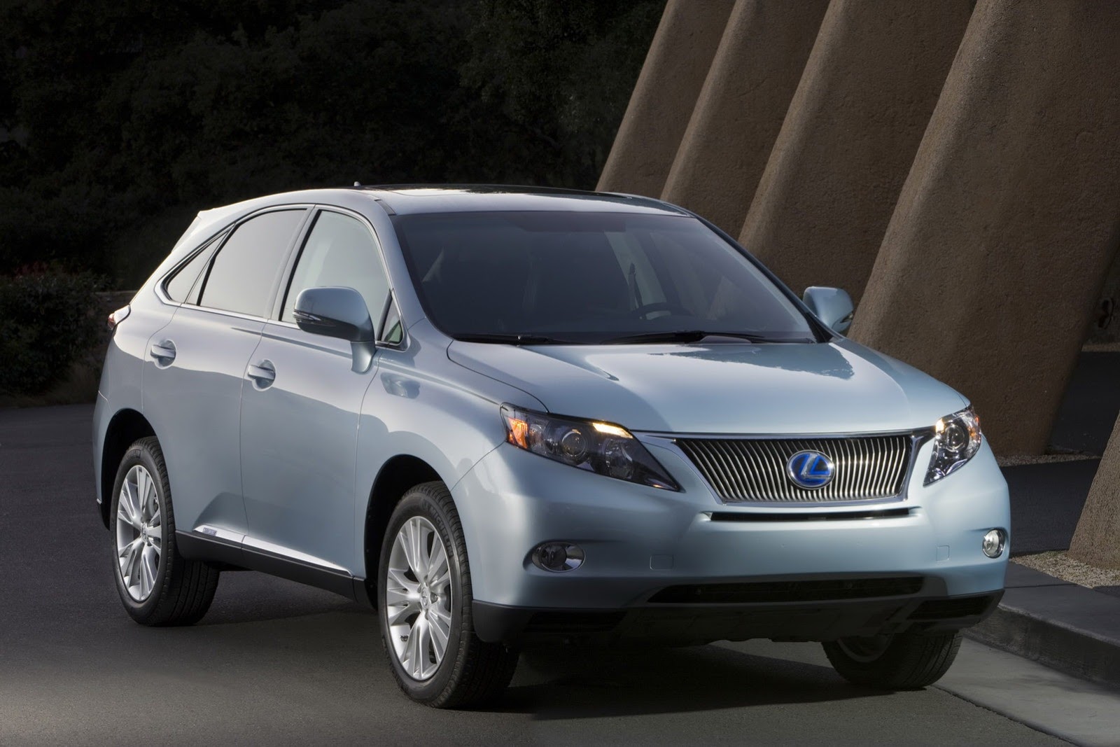 [2010-Lexus-RS-2%255B2%255D.jpg]