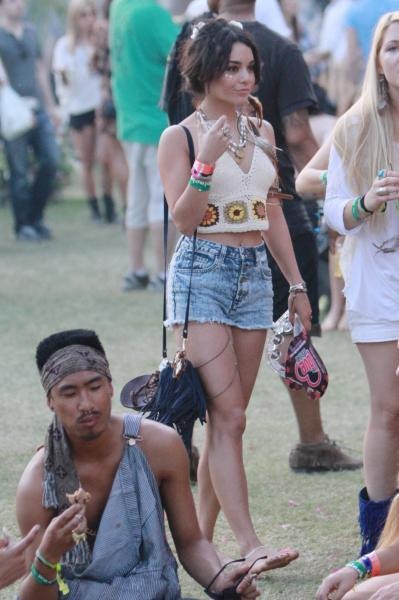 [tn-VanessaHudgens_CoachellaValleyMusicAndArtsFestival_Day37_large%255B5%255D.jpg]