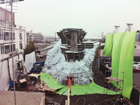 [behind-scenes-famous-movies-14%255B2%255D.jpg]