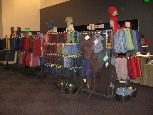[20111203ARFiberArtsEx222.jpg]