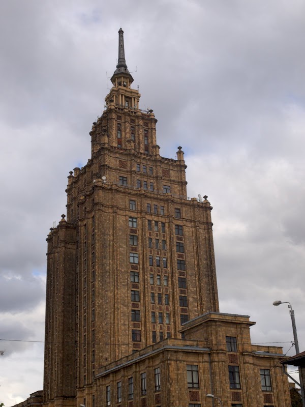 Pałac Kultury i Nauki,eee.. to znaczy Akademia Nauk Łotwy P8289473.jpg