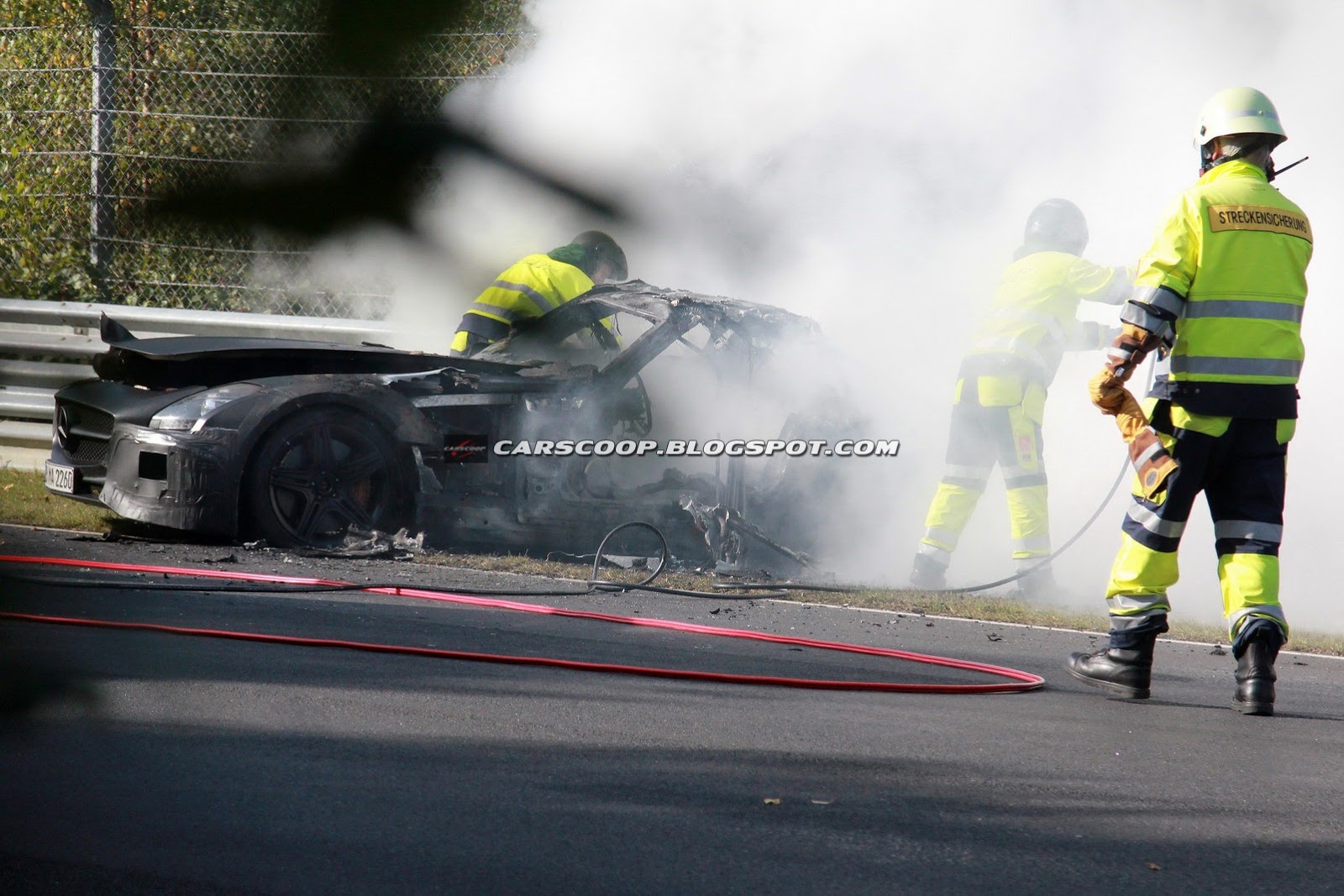 [Mercedes-SLS-AMG-Black-Edition-6%255B3%255D.jpg]