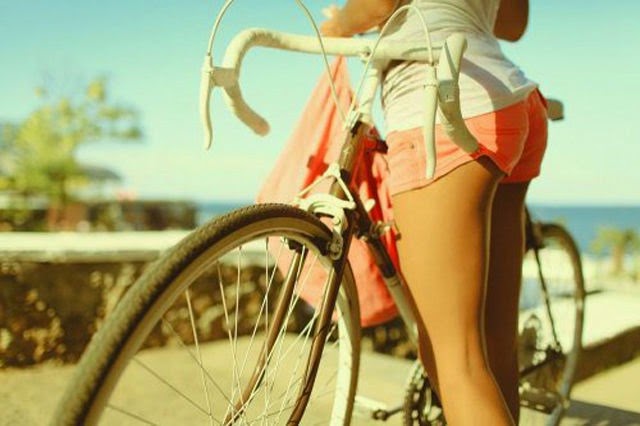 [girls-riding-bicycles-029%255B2%255D.jpg]