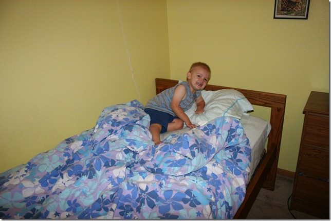 2011-10-29 Nate's big bed (1)