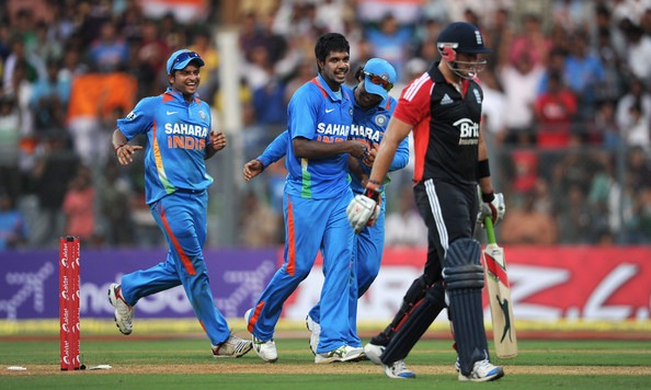 [varun%2520aaron_wicket%2520taking%255B2%255D.jpg]